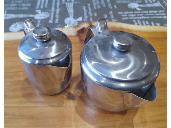 ~/upload/Lots/51592/yz3kdasnywe7q/Lot 082 Stainless Steel Kettle Set_t600x450.jpg